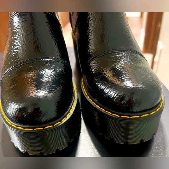NEW Dr. Martens ROZALIE DISTRESSED PATENT LEATHER HEELED PLATFORM CHELSEA BOOTS - Picture 7 of 12